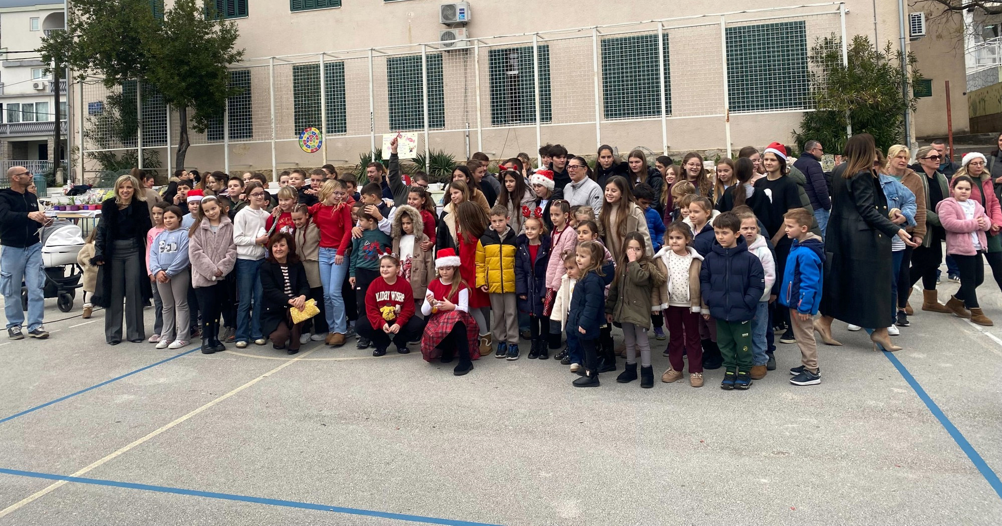 Učenici OŠ Starigrad organizirali humanitarni sajam da pomognu sumještanki Mili (2)