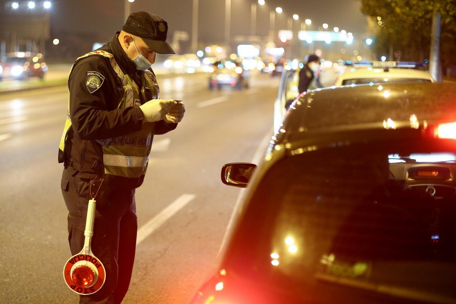 Zaražen je koronom, a policija ga u četiri dana dvaput uhvatila kako se vozi okolo