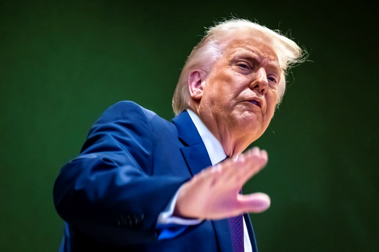 Trumpove brojke u anketama padaju među ključnim skupinama. Zašto?