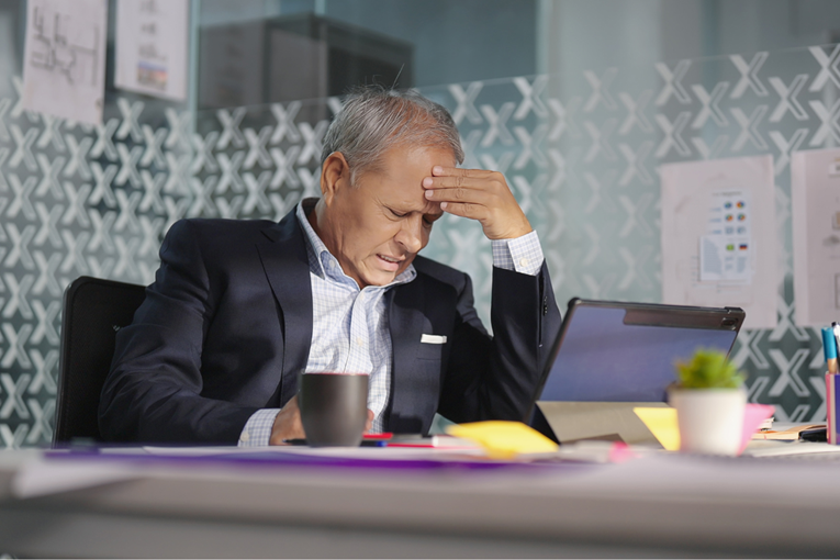 Neurolog: Mnogi stariji od 50 godina prakticiraju 4 navike koje štete zdravlju mozga