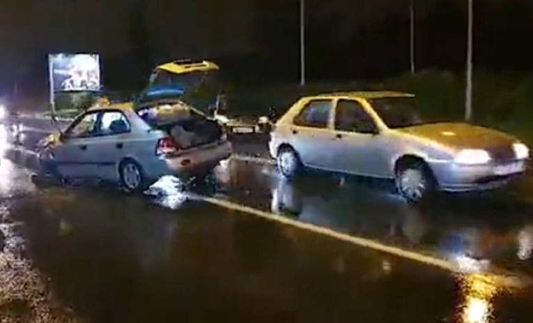 VIDEO U Zagrebu se sudarila tri auta, ima ozlijeđenih
