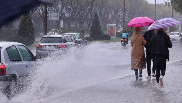 HAK: Zbog niskih temperatura moguća je poledica