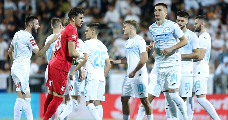 Momčad Rijeke posjetila papu pa morala prisilno sletjeti u Trstu