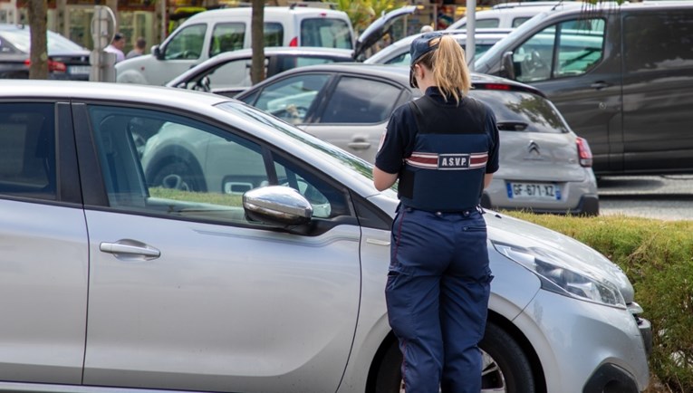 Profesoru iz Francuske stiglo 300.000 eura kazni za prekršaje. "Pa ja ni nemam auto"