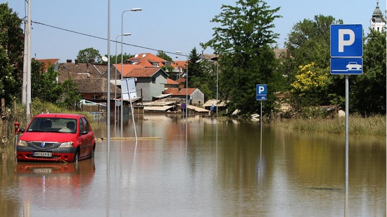 Izvanredno stanje u Srbiji zbog poplava. Evakuirano 200 ljudi, oštećene kuće, bolnica