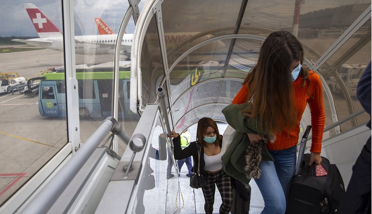 Švicarska uvela karantenu za sve putnike iz Velike Britanije i Južne Afrike