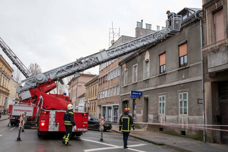 Preko 800 vatrogasaca pomaže u potresu pogođenim područjima