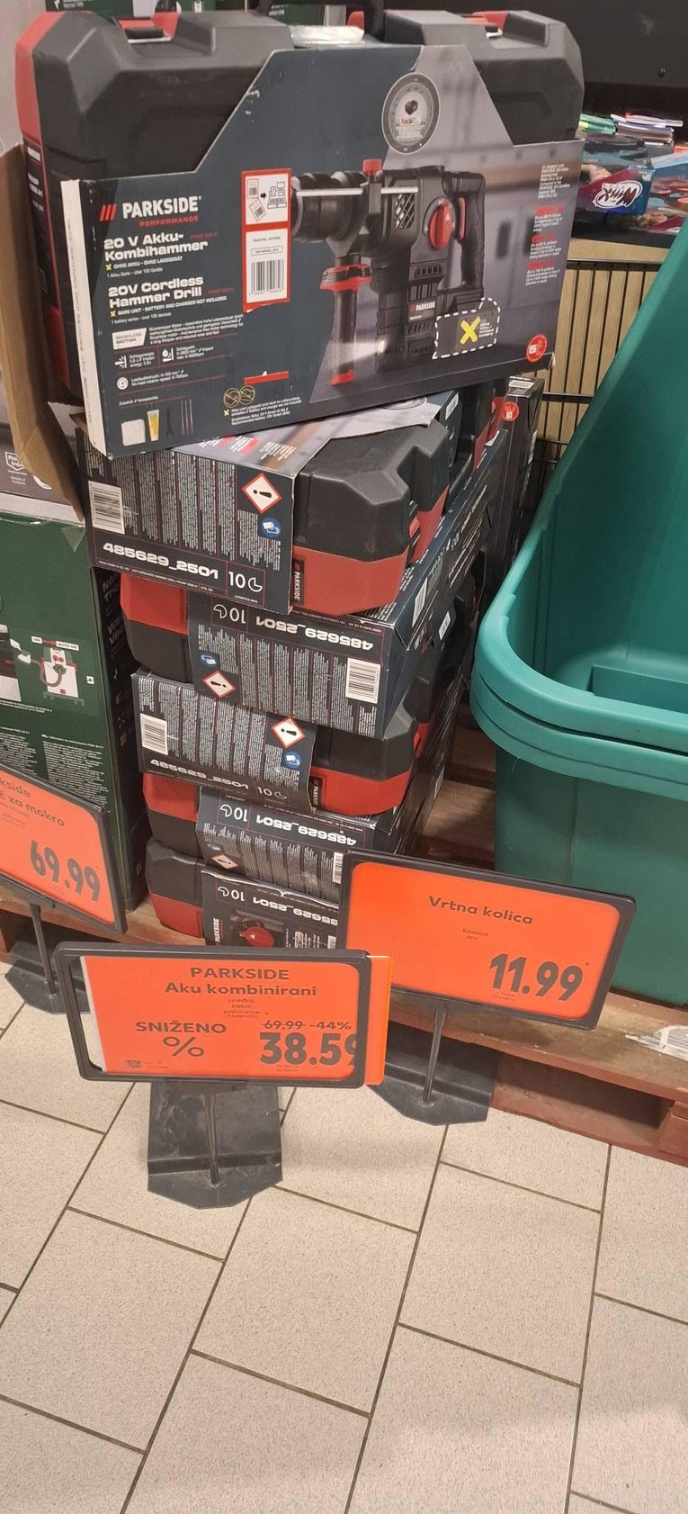 Ljudi u nevjerici gledaju proizvod iz Kauflanda: "Bio je 120, sad je 38 eura"