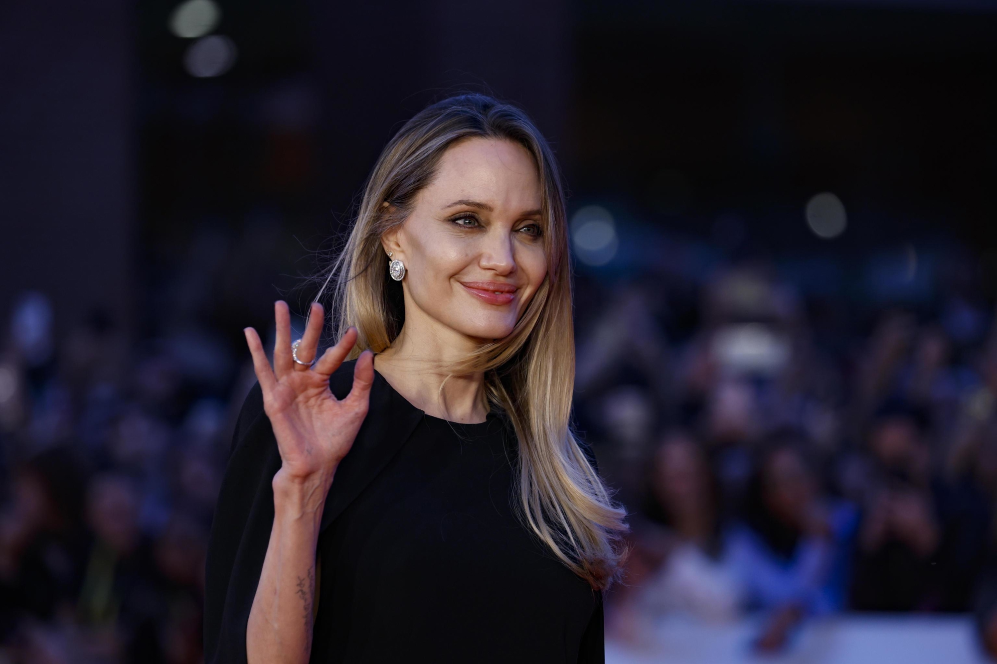 Angelina Jolie kaže da želi napustiti Hollywood, ali ne može zbog novca