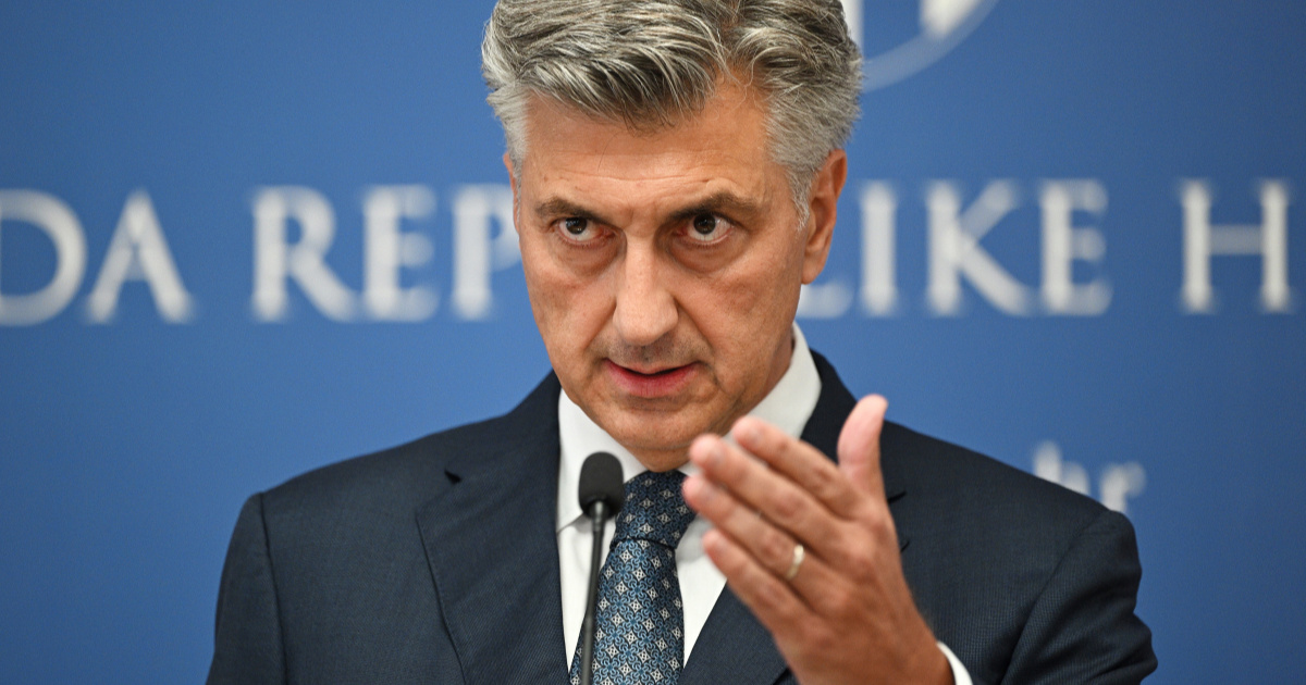 Odvratno, bahato i ponižavajuće. I baš vučićevski, samo na ijekavici