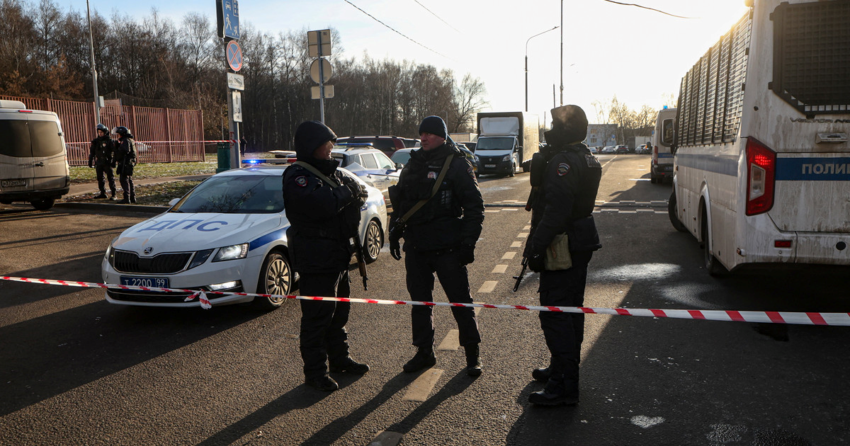 Učenik izbo profesoricu na ulazu u školu u Rusiji. Umrla je u bolnici