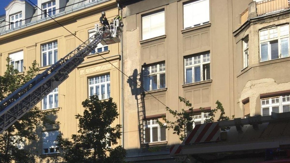 VIDEO Srušio se ogroman komad fasade sa zgrade u centru Zagreba