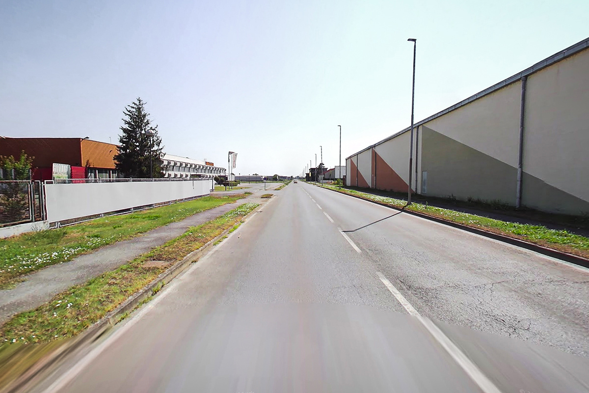 Pijan vozač u Požegi udario u prometni znak i rasvjetni stup