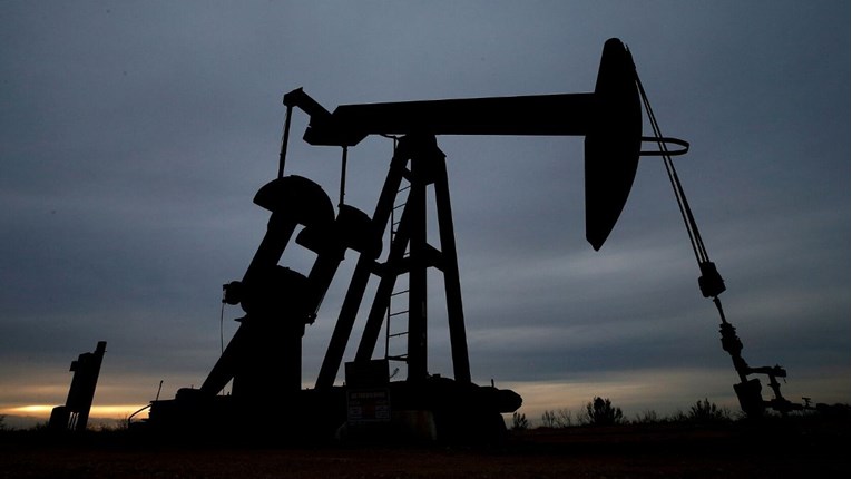 Pale cijene nafte zbog povećanja američkih zaliha