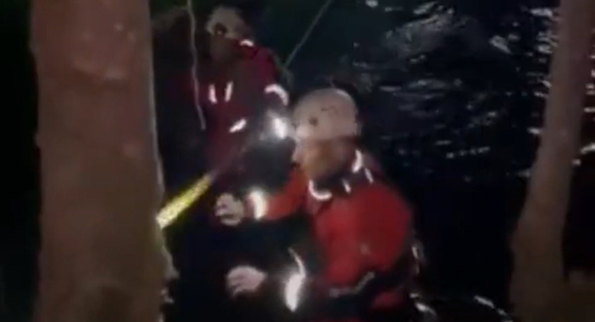 VIDEO Pogledajte kako su HGSS-ovci po mraku izvukli migrante iz brze rijeke