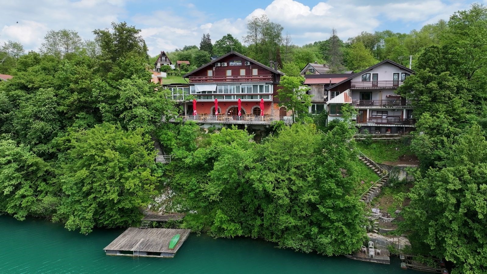 VIDEO Wow. Ovdje se jede, kupa, spava uz rijeku i udiše zrak iz košnice