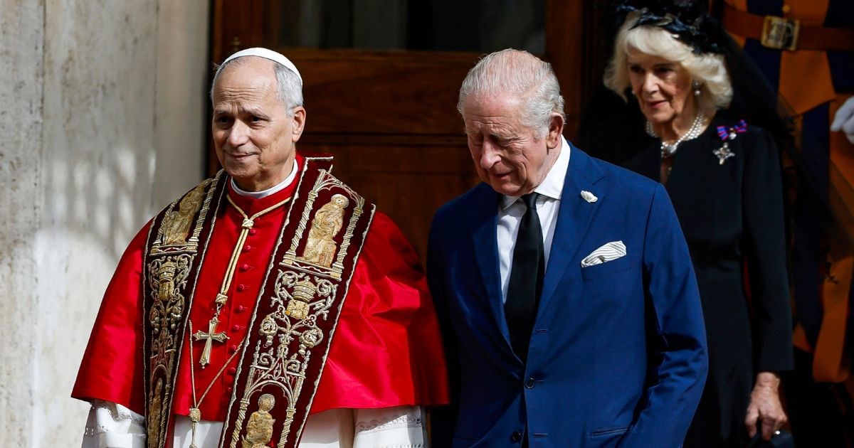 Kralj Charles šalom oduševio školarce tijekom posjeta Vatikanu