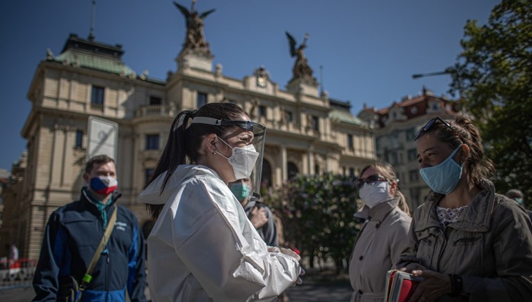 Češka vlada ranije ukida mjere izolacije uvedene zbog koronavirusa