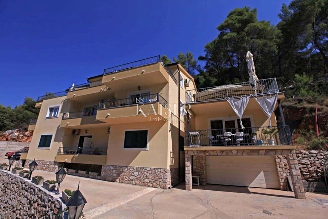 Popularne nekretnine: Vila na Hvaru s pogledom na more prodaje se za 2.2 mil. eura