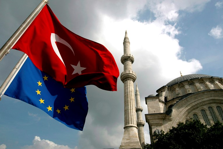 EK: Turska je dalje nego ikada od članstva u EU