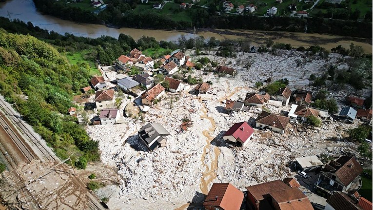 Žena iz Jablanice ostala bez brata, sestre, snahe i bratića. Uništena joj i kuća