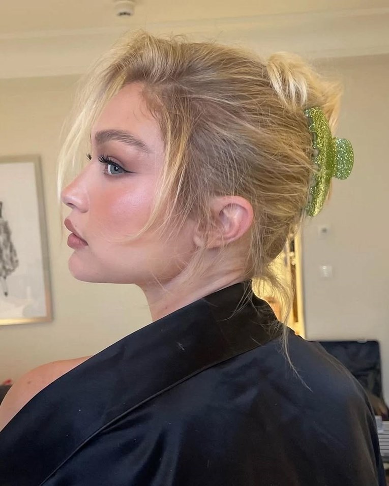 Mali luksuz za ispod bora: Kopče za kosu koje su osvojile slavne