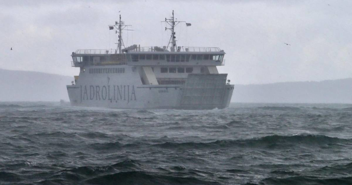 Zbog lošeg vremena u prekidu više trajektnih i katamaranskih linija