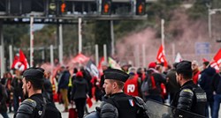 Prosvjedi u Francuskoj nastavljaju se i danas, štrajkaju rafinerije