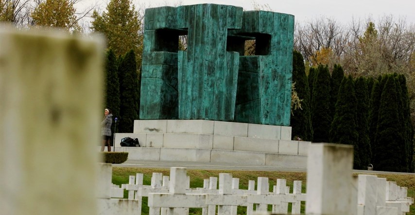 Kandidatkinja iz redova Srba odala počast na Memorijalnom groblju u Vukovaru