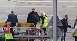 Princ Harry tješio je zaposlenicu u zračnoj luci nakon smrti bake, kraljice Elizabete