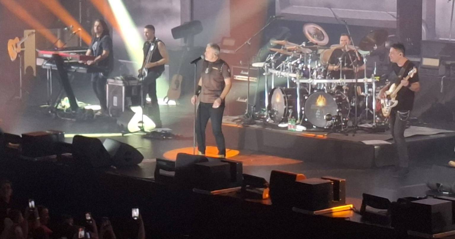 FOTO I VIDEO Thompson otvorio turneju u Osijeku, Gradski vrt pjeva uglas s njim