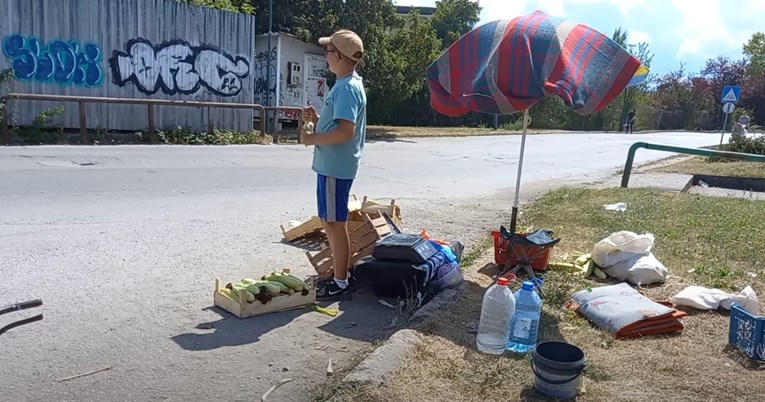 12-godišnji Faris u Sarajevu prodaje voće i povrće da pomogne bolesnim roditeljima