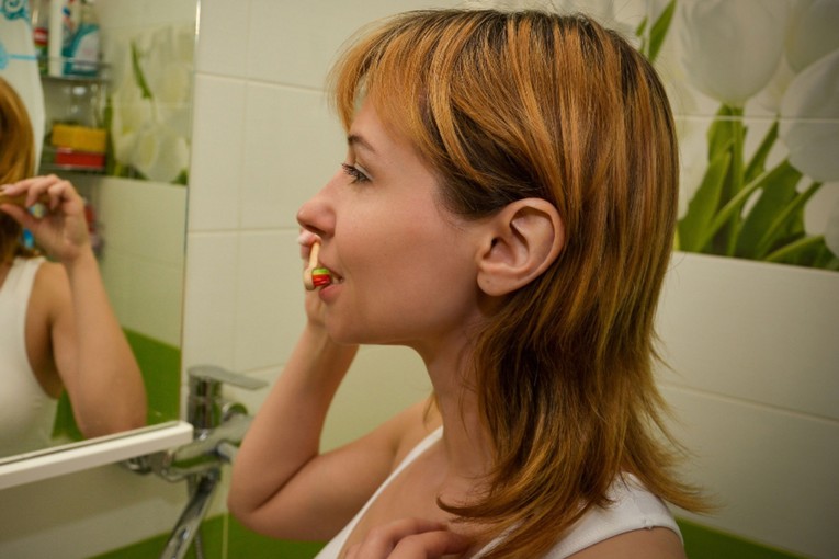 Treba li prati zube prije ili poslije doručka? Odgovor bi vas mogao iznenaditi