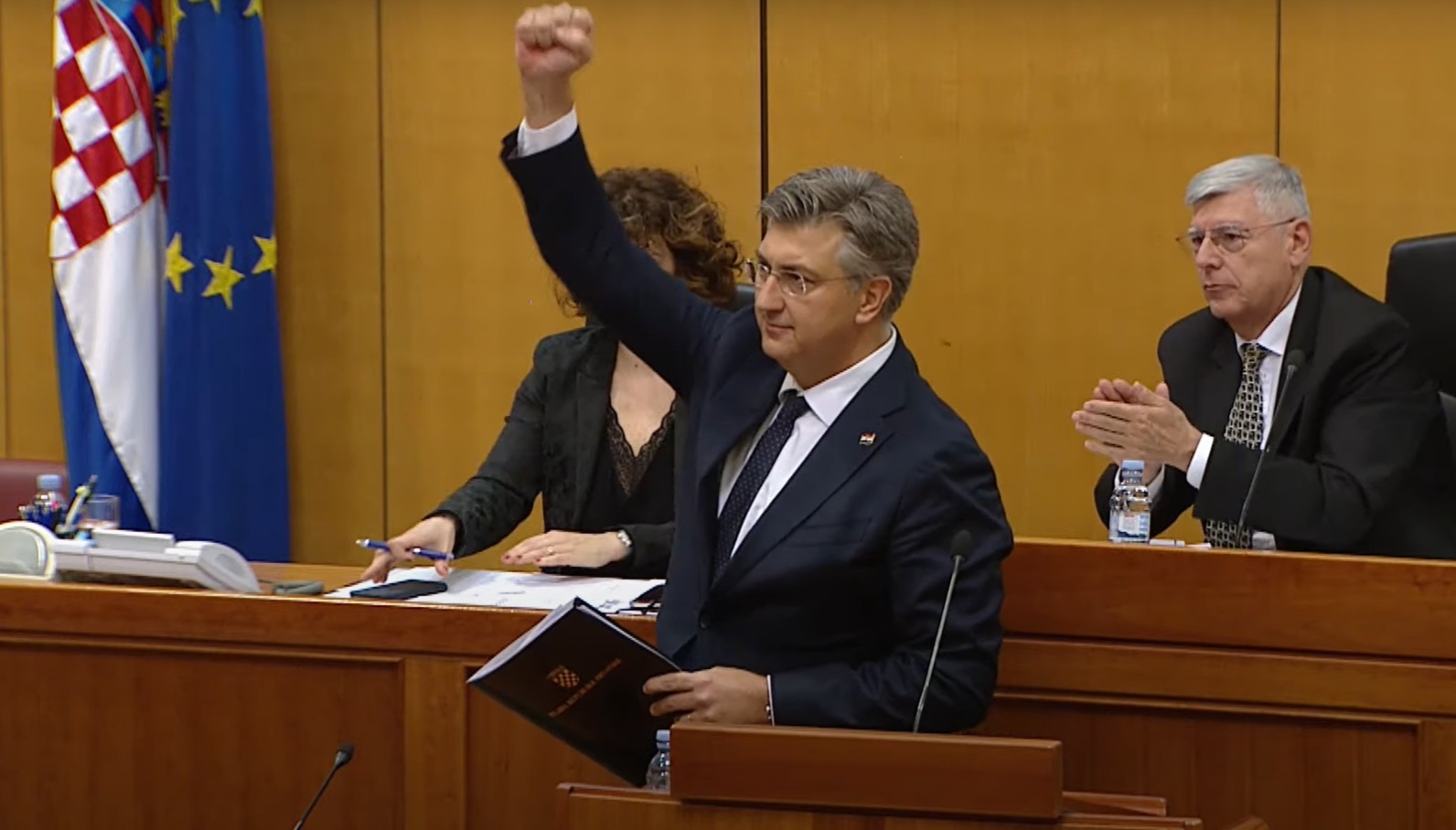 Nadrealno u saboru. Oporba lupala, Plenković si pljeskao, obračun Grmoje i Đakića