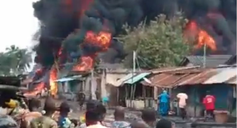 VIDEO Zapalio se benzin u trgovini u Beninu, poginulo najmanje 35 ljudi