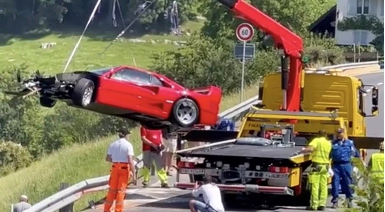 Izvukao kultni auto na cestu povodom rođendana Ferrarija i napravio milijunsku štetu