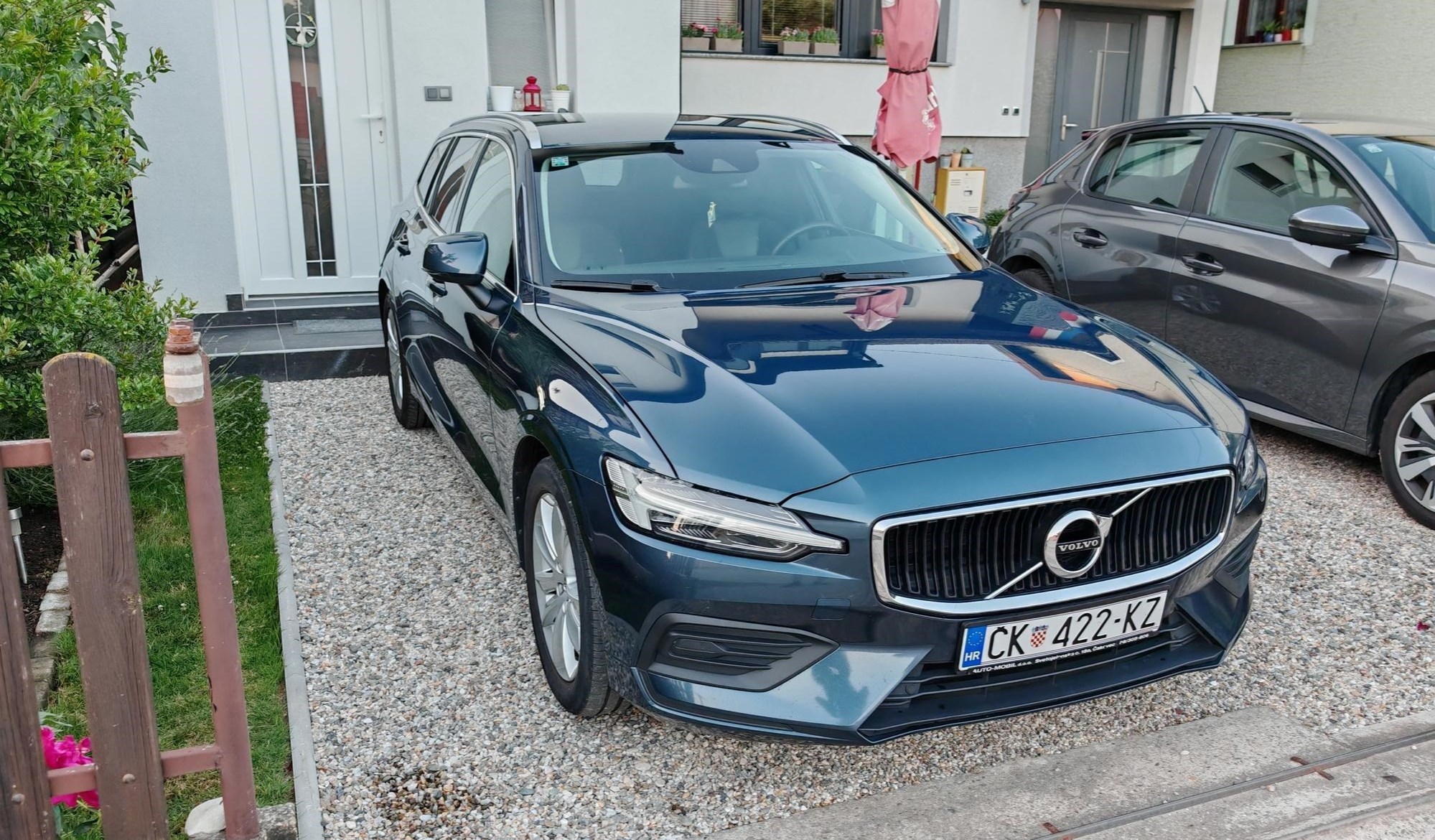 Uredno održavani Volvo V60 iz 2019. s potpunom servisnom poviješću čeka novog vlasnika