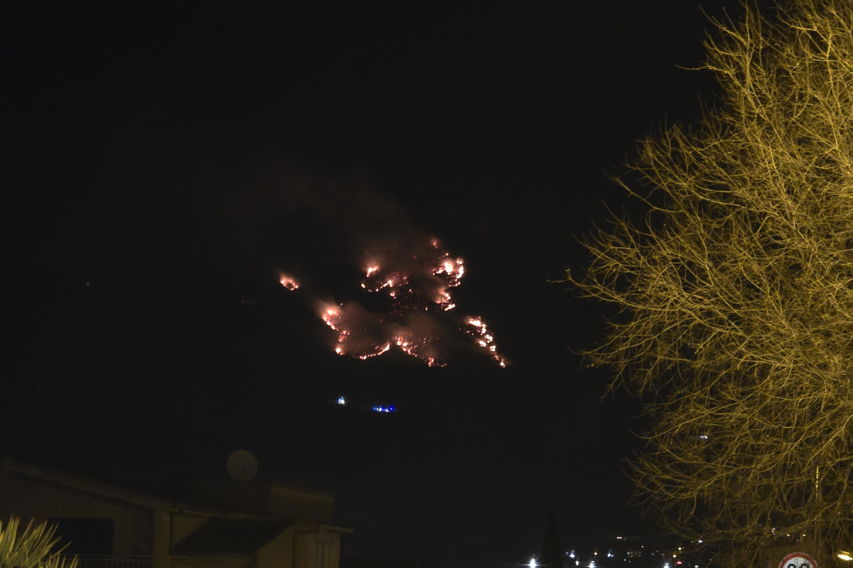 Lokaliziran požar kod Solina