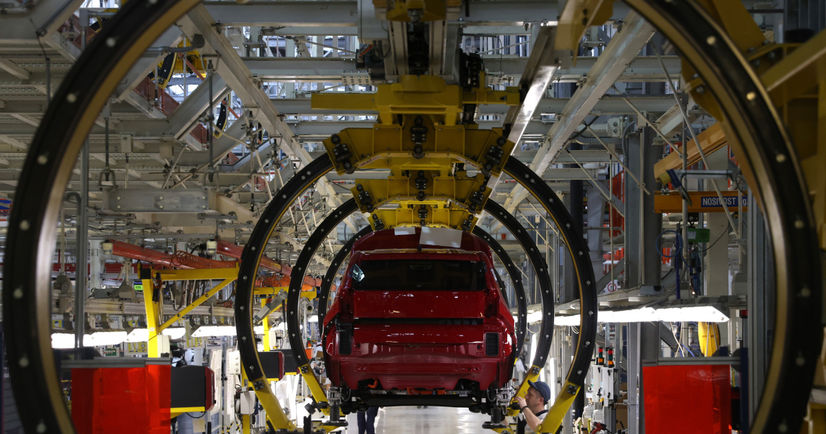 Automobilski div gasi proizvodnju vozila kod Pariza