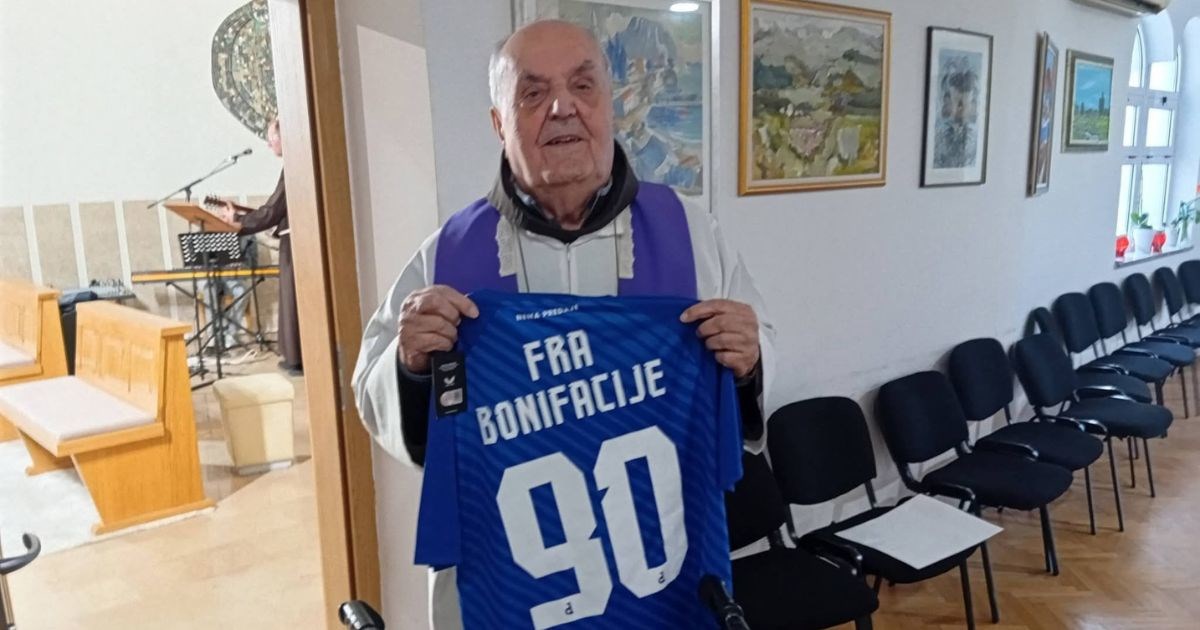 Svećenik je 70-ih završio u zatvoru zbog Dinama. Klub ga se sjetio i nagradio