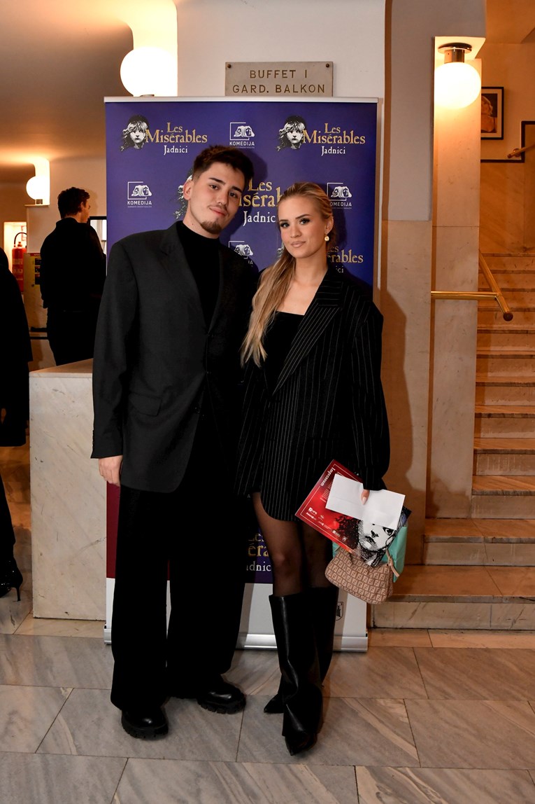 Vannina kći (23) snimljena na premijeri mjuzikla, društvo joj pravio mladi pjevač