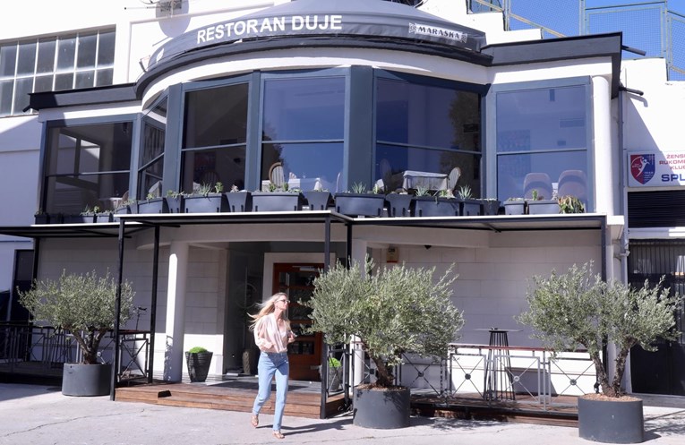 Livaja otvorio restoran u Splitu, fotografi snimili Iris kad je izašla iz njega