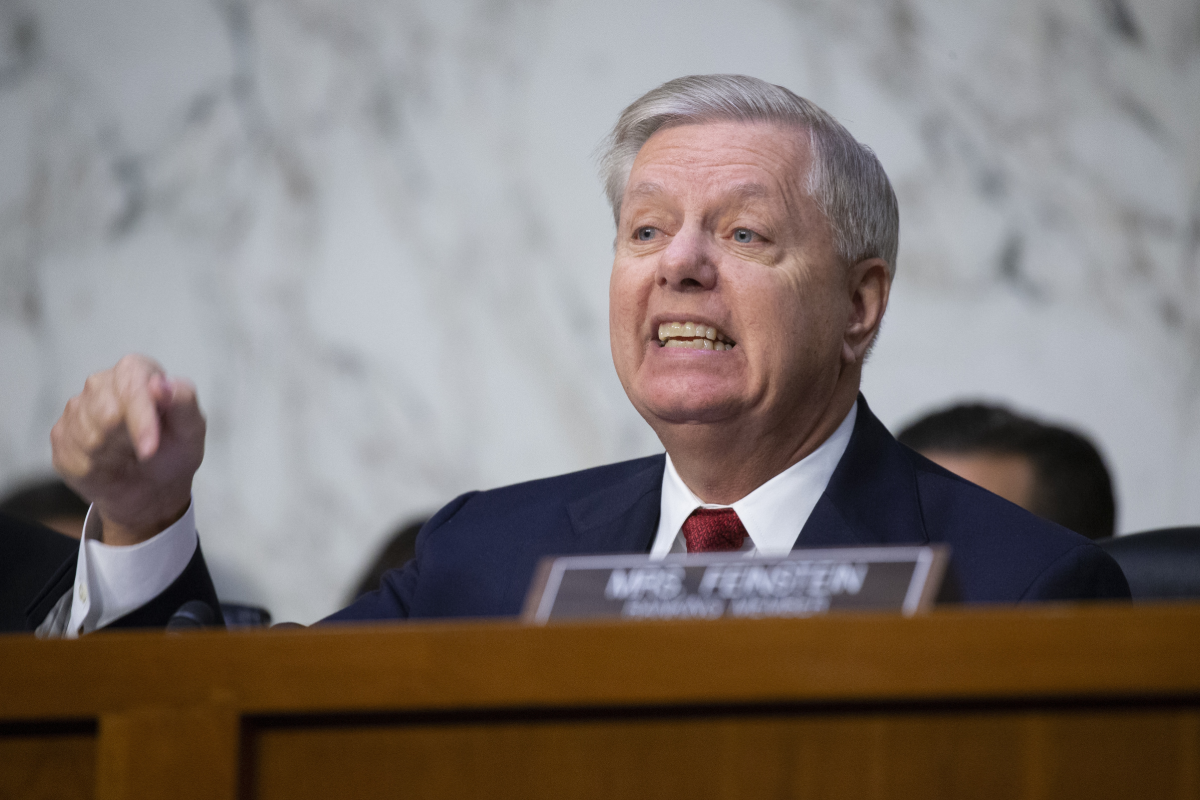 Američki senator: Da sam Trump, ubio bih vodstvo Irana koje ubija vlastiti narod