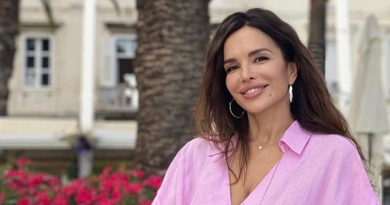 Severina stigla u Split i objavila fotku iz centra grada: "Lipo je sist na skale"