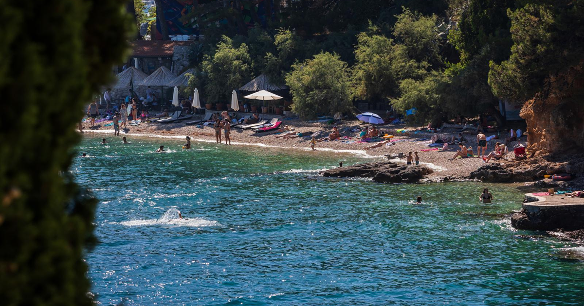 U pansionu na Braču masturbirao pored kreveta u kojem su bili žena i dijete
