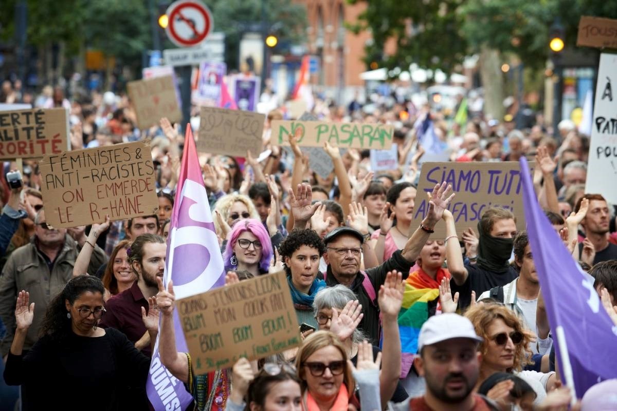 Tisuće žena u Francuskoj marširale protiv krajnje desnice
