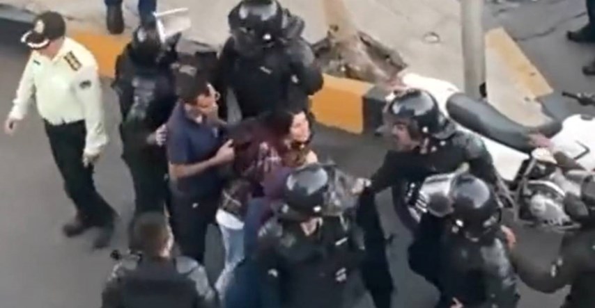 VIDEO Bijes u Iranu: Iranska policija seksualno napala prosvjednicu