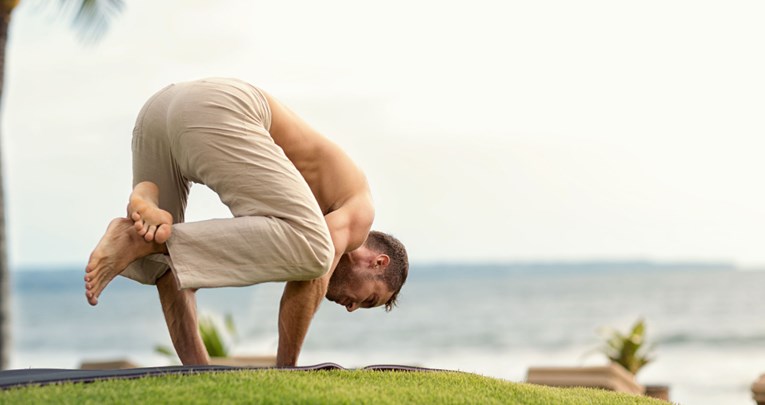 Frajer isprobao jogu u kojoj sudjeluju potpuno goli muškarci i opisao iskustvo