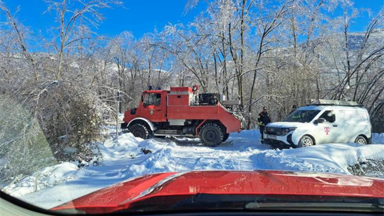 Vatrogasci zbog snijega u Hrvatskoj odradili tridesetak intervencija