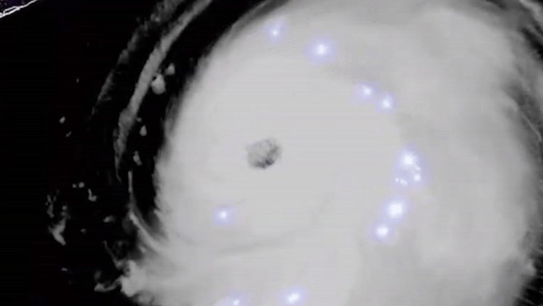 Američki centar za uragane: Uragan Laura nosi plimni val koji se neće moći preživjeti